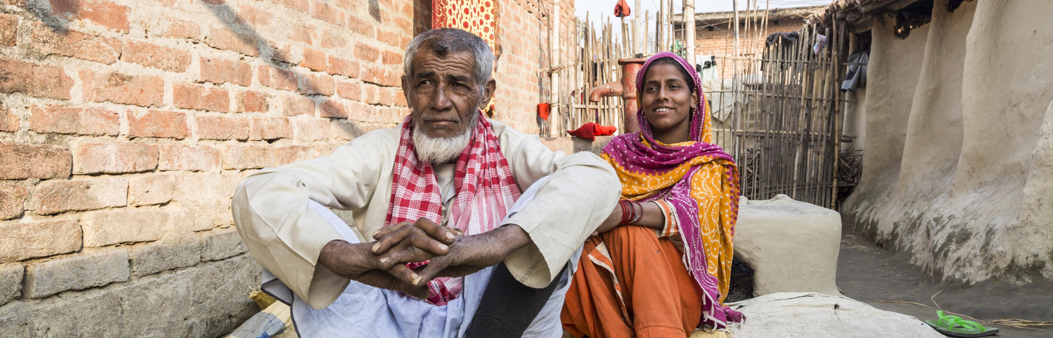 “आत्मविश्वासी बन्न र स्वतन्त्र जीवनका लागि शिक्षा एकदमै आवश्यक छ । मेरी छोरी पढ्न सिक्दै छिन् भने म किन खुशी नहुनु र ?अख्लिमाका पिता भन्छन् ।”